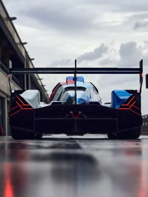 bmw-m-hybrid-v8-wec-stage-teaser-mobile